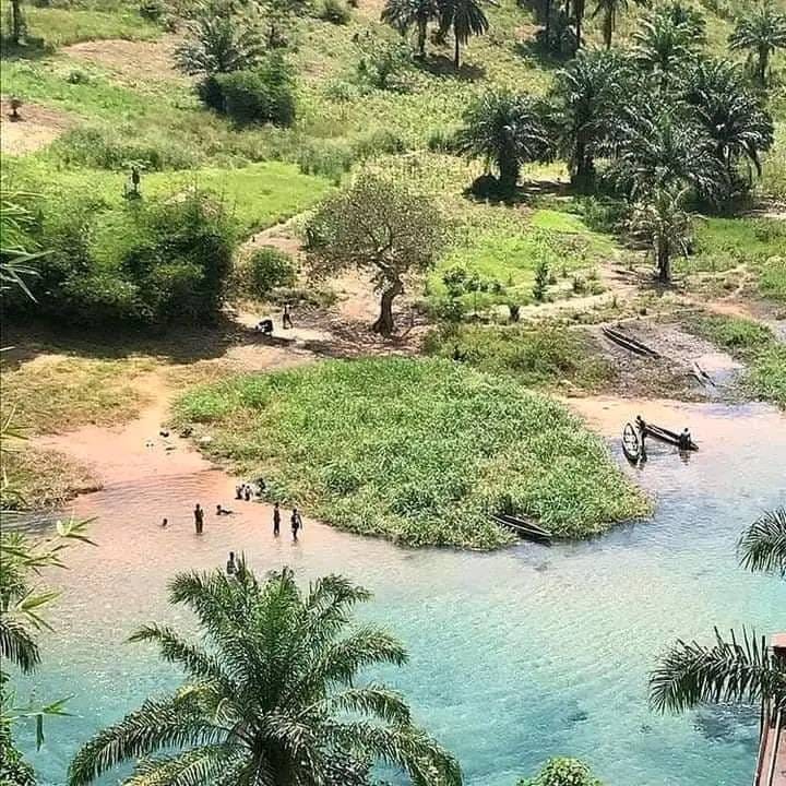 Turquoise spring waters of La Source Lukelenge