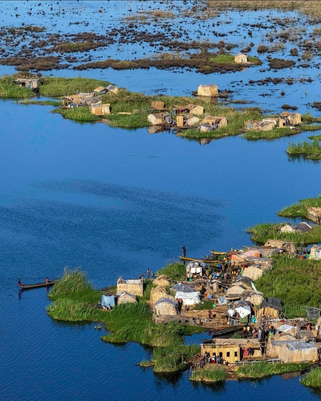 Floating fishing villages on Upemba wetlands